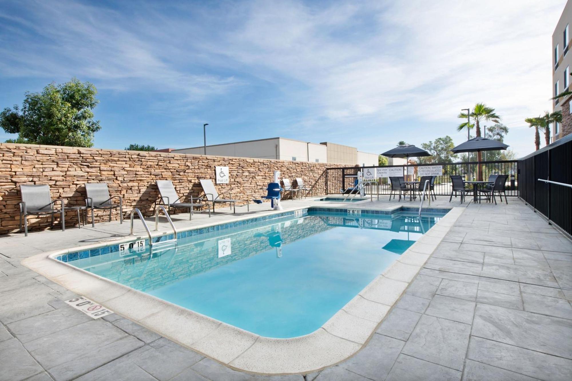 Fairfield By Marriott Inn & Suites Chino Exteriör bild